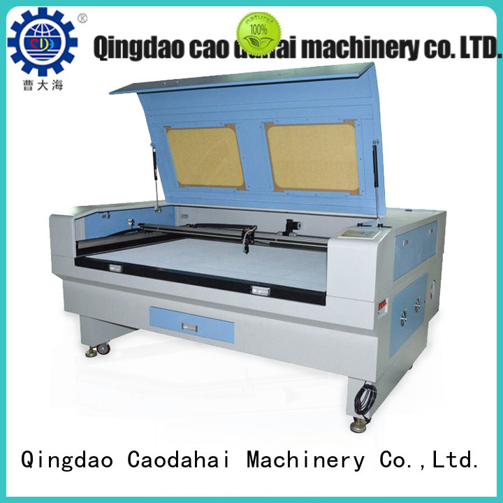 Laser cutting machine suitable for soft toy