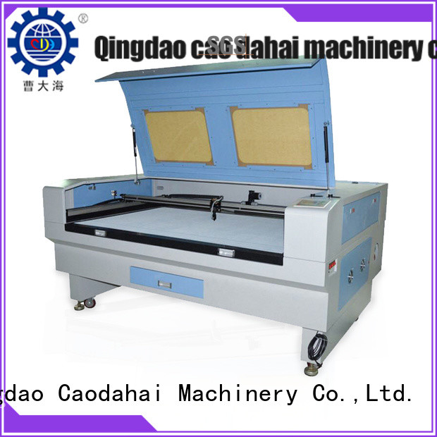 Laser cutting machine suitable for soft toy